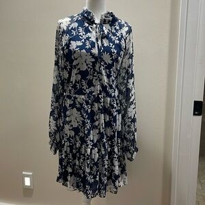 Cute dress in navy and white. Sheer arms, dropped waist and fully lined.